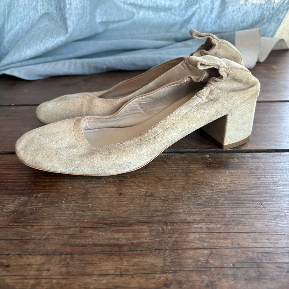 Everlane Tan Suede Day Heel - Picture 2 of 12